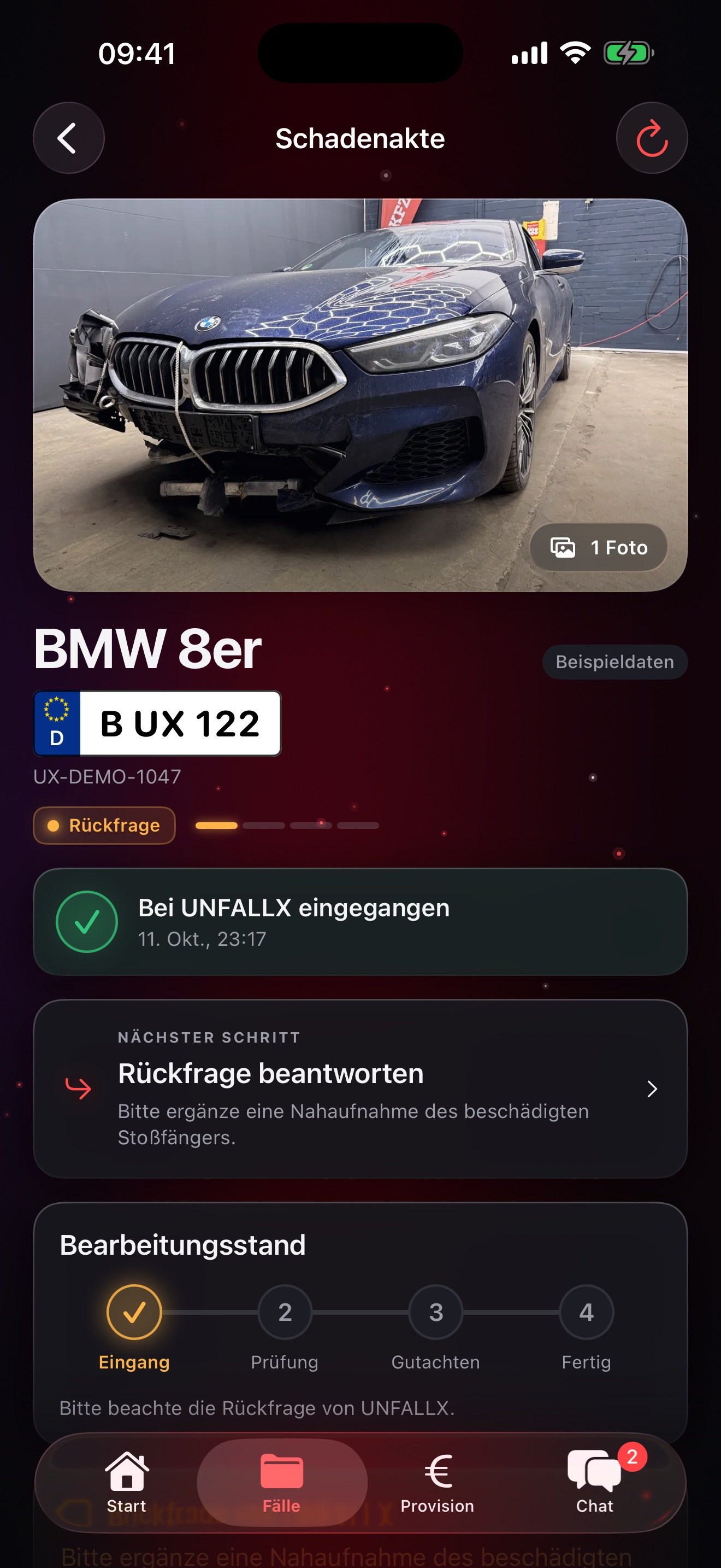 Echte Schadenakte in der iPhone-App mit Übertragungsbestätigung und Beispieldaten