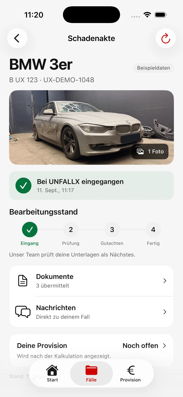 Echte Schadenakte in der iPhone-App mit Übertragungsbestätigung und Beispieldaten