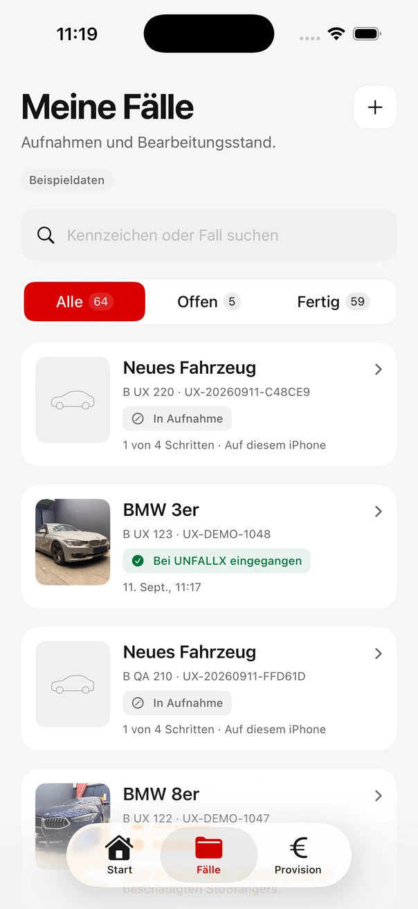 Echte iPhone-App: Übersicht mit fiktiven Schäden und Bearbeitungsständen